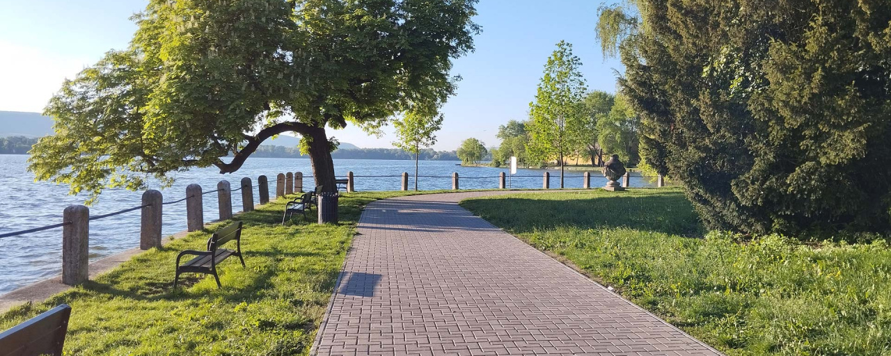 Karácsony Fa Futás a Tatai Tónál  - 28 / 21 / 14 / 7 / 35 / 42